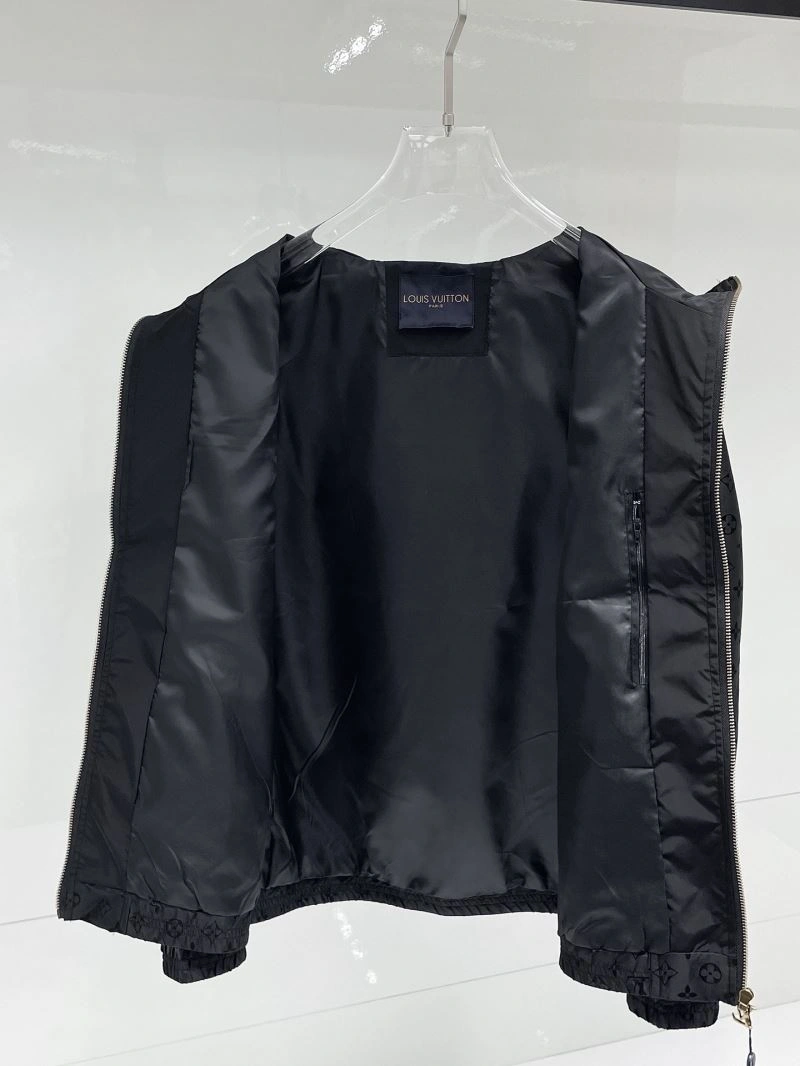 Flexible Louis Vuitton Outwear 136660