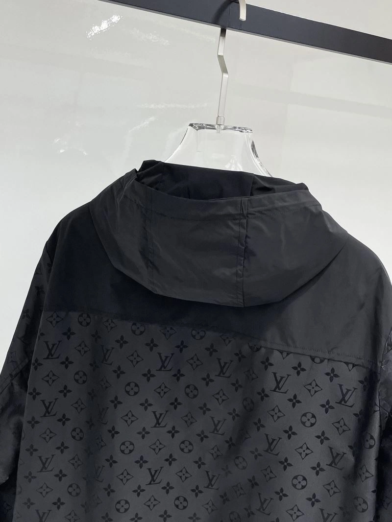 Flexible Louis Vuitton Outwear 136660