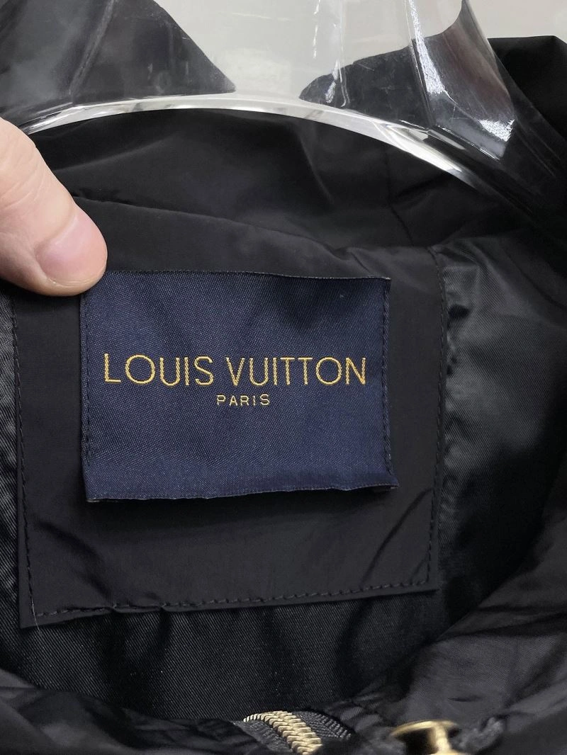 Flexible Louis Vuitton Outwear 136660