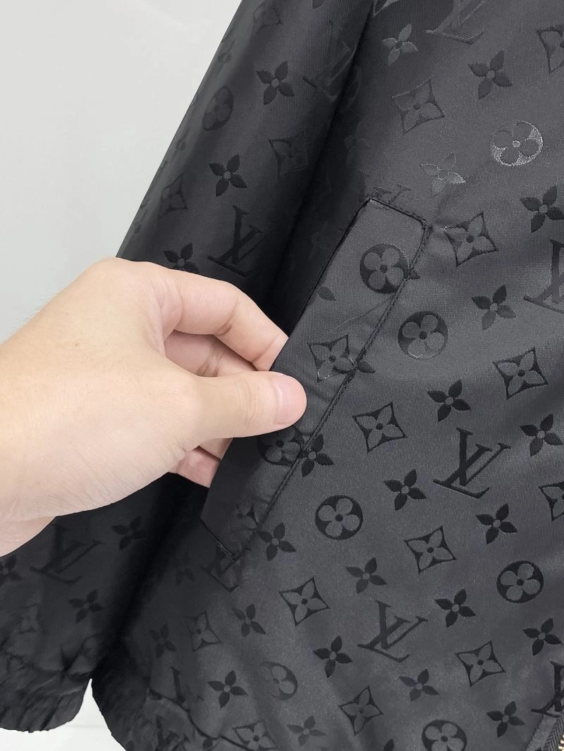 Flexible Louis Vuitton Outwear 136660