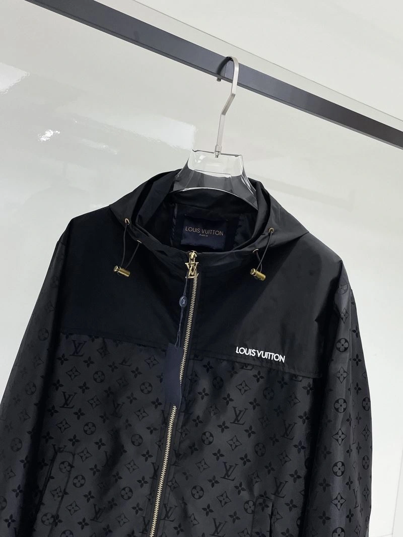 Flexible Louis Vuitton Outwear 136660