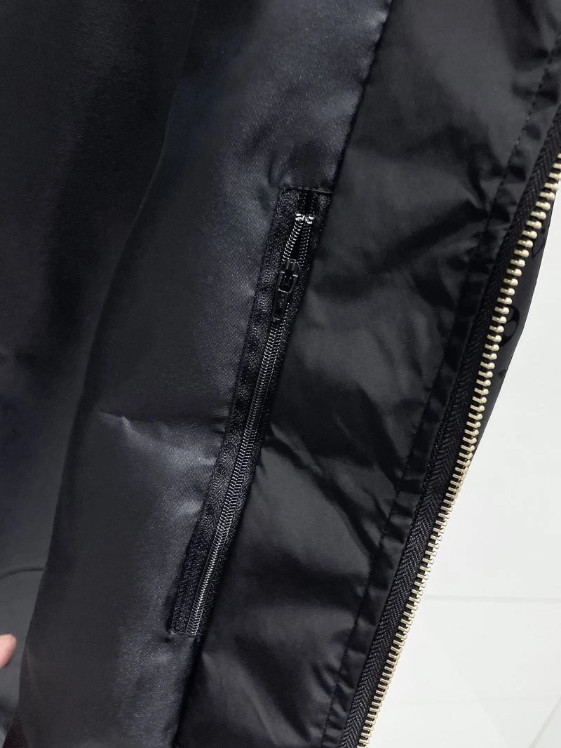 Flexible Louis Vuitton Outwear 136660