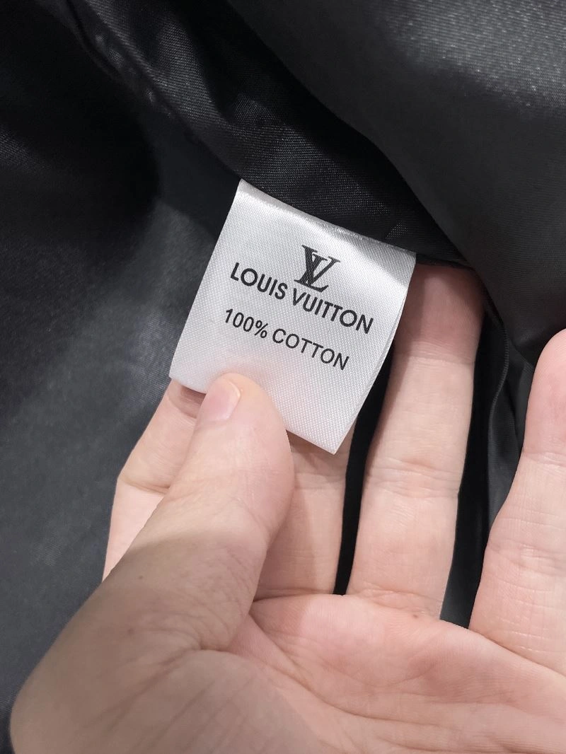 Flexible Louis Vuitton Outwear 136660