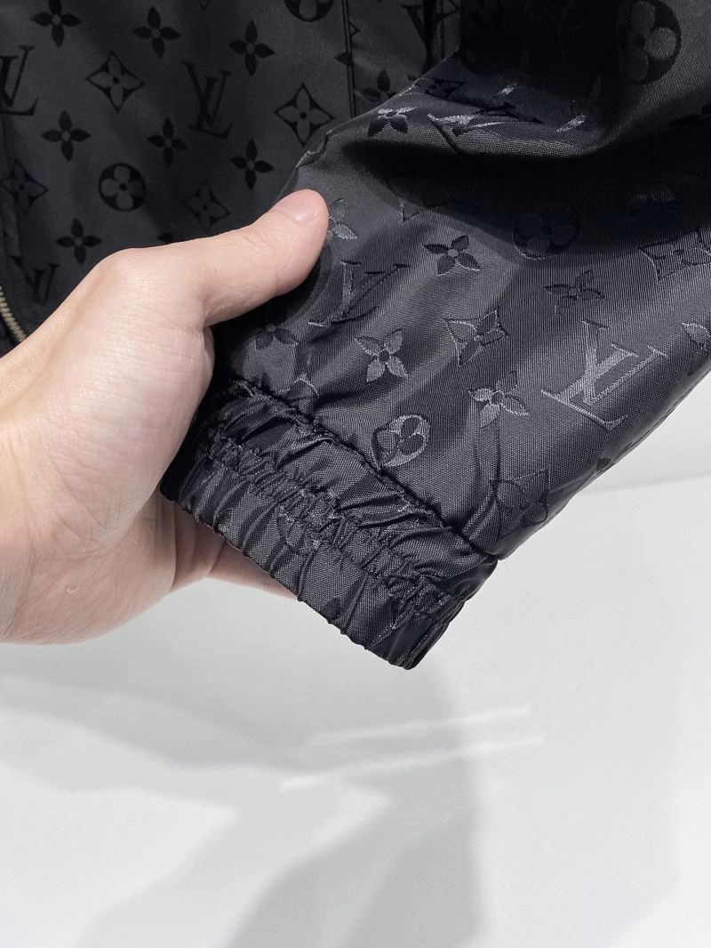Flexible Louis Vuitton Outwear 136660