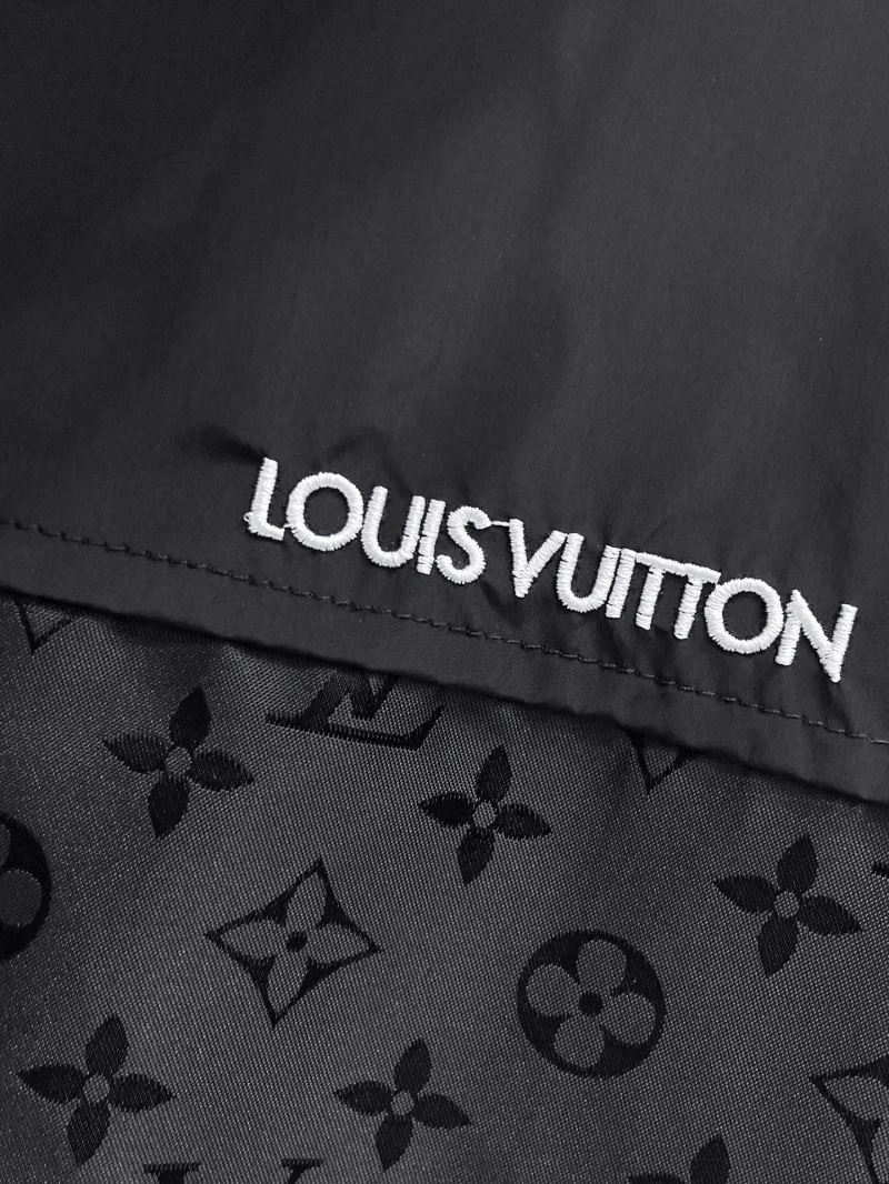 Flexible Louis Vuitton Outwear 136660