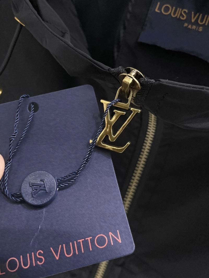 Flexible Louis Vuitton Outwear 136660