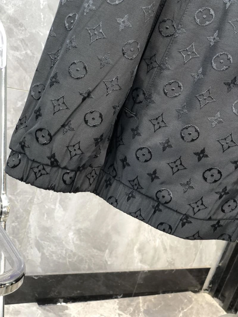 Louis Vuitton Outwear Vibrant 136657