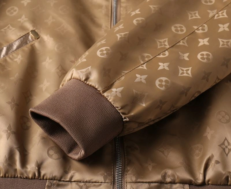 Lightweight Louis Vuitton Outwear 136646