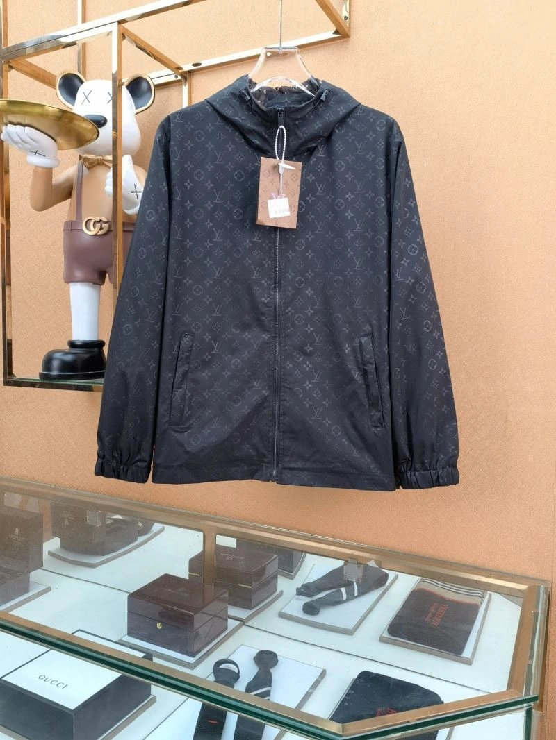 Sophisticated Louis Vuitton Outwear 136647