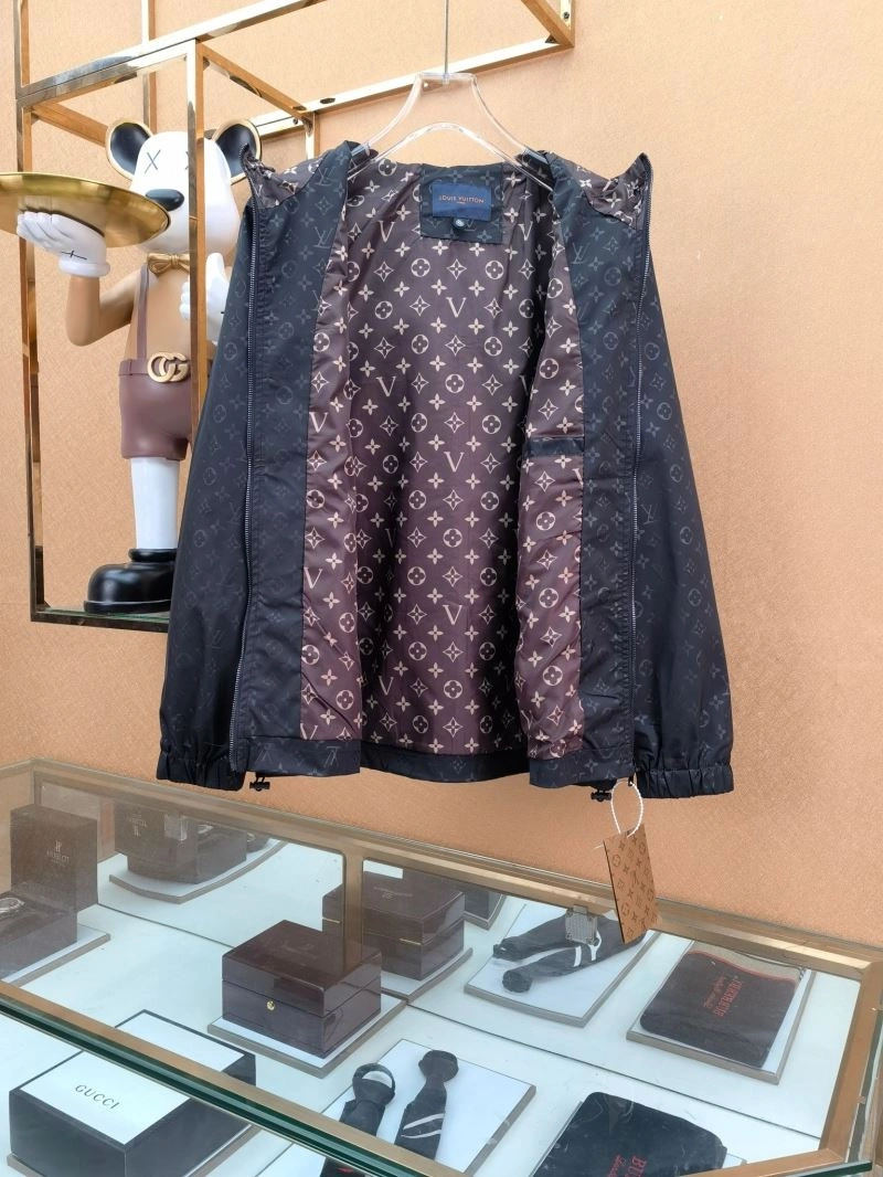 Sophisticated Louis Vuitton Outwear 136647