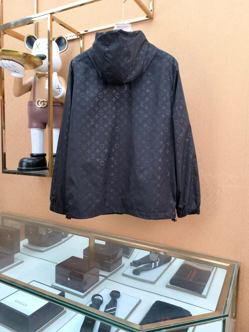 Sophisticated Louis Vuitton Outwear 136647