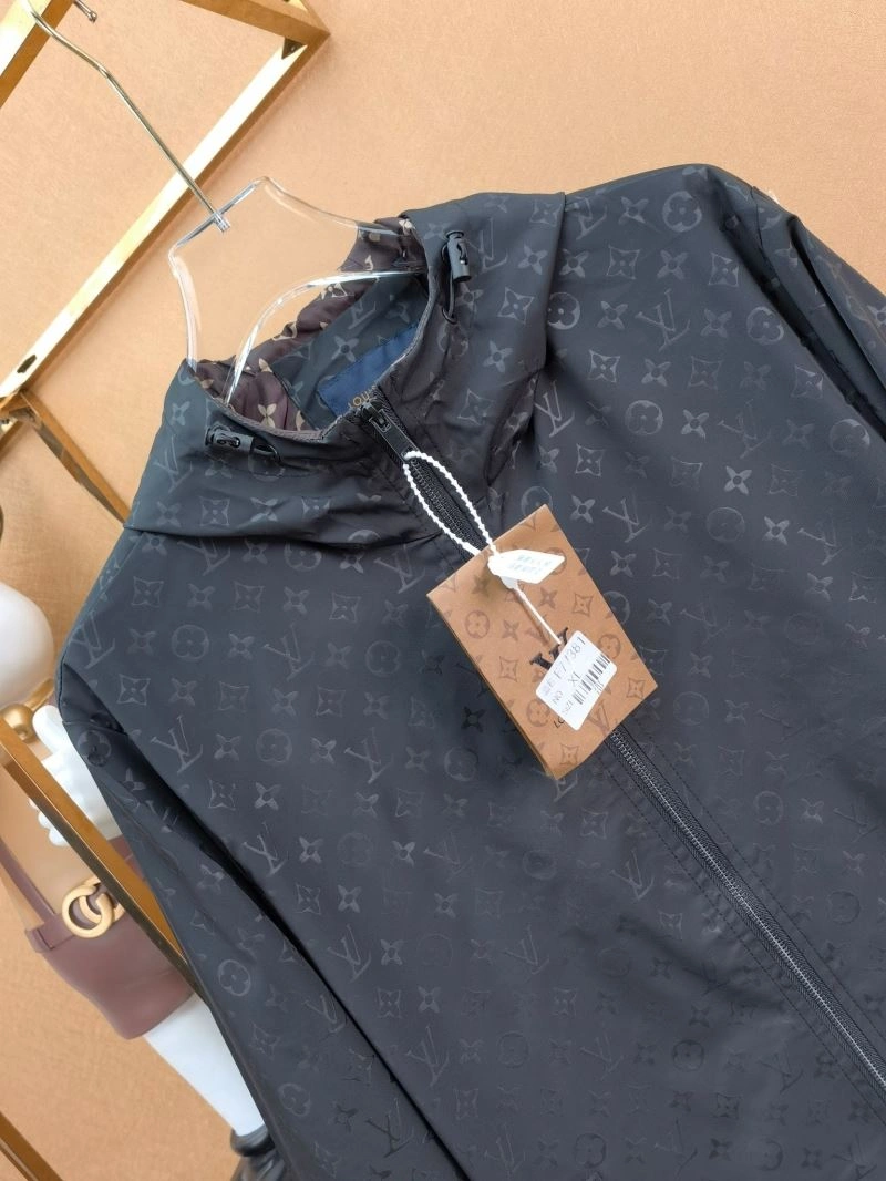 Sophisticated Louis Vuitton Outwear 136647