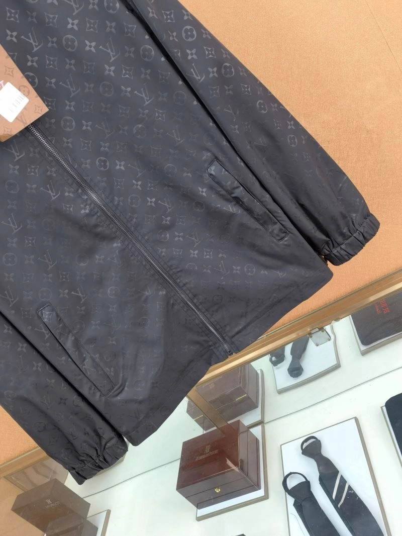 Sophisticated Louis Vuitton Outwear 136647