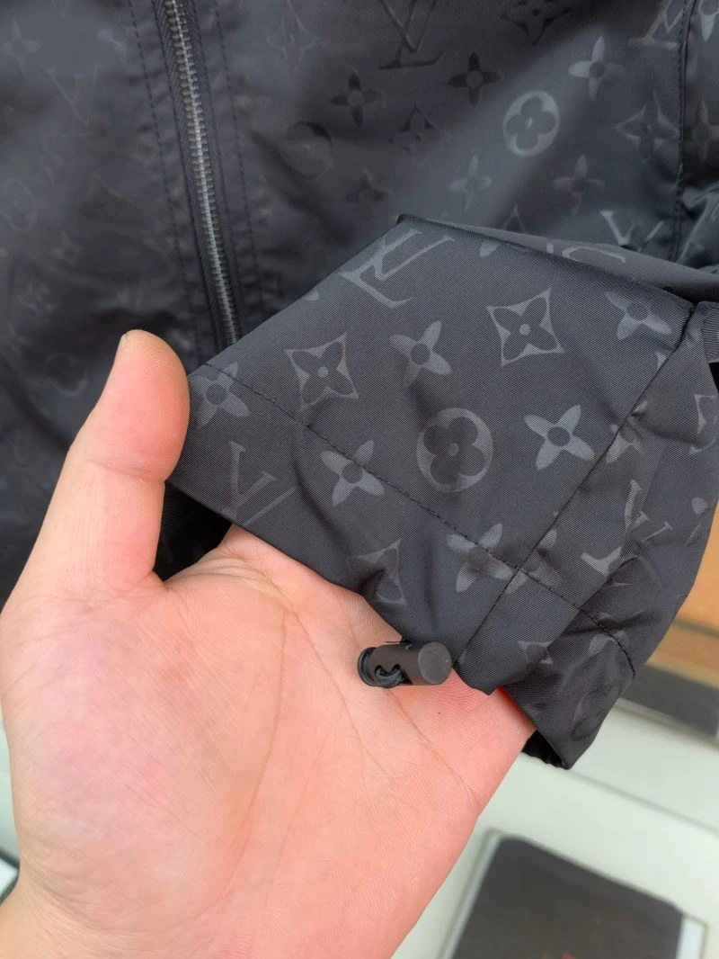 Sophisticated Louis Vuitton Outwear 136647