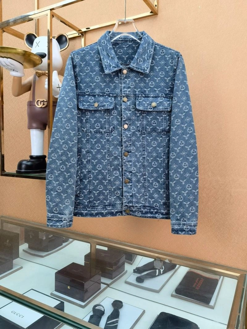 Louis Vuitton Outwear MultiPurpose 136634