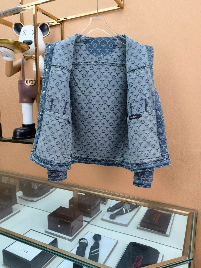 Louis Vuitton Outwear MultiPurpose 136634