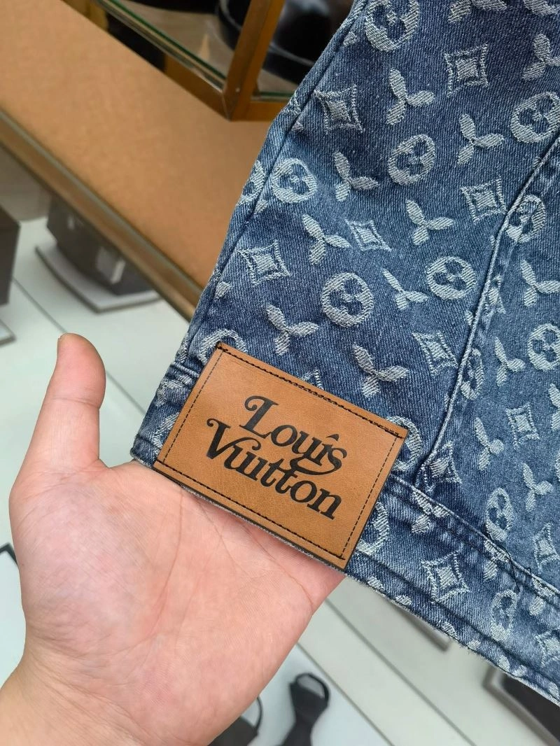 Louis Vuitton Outwear MultiPurpose 136634