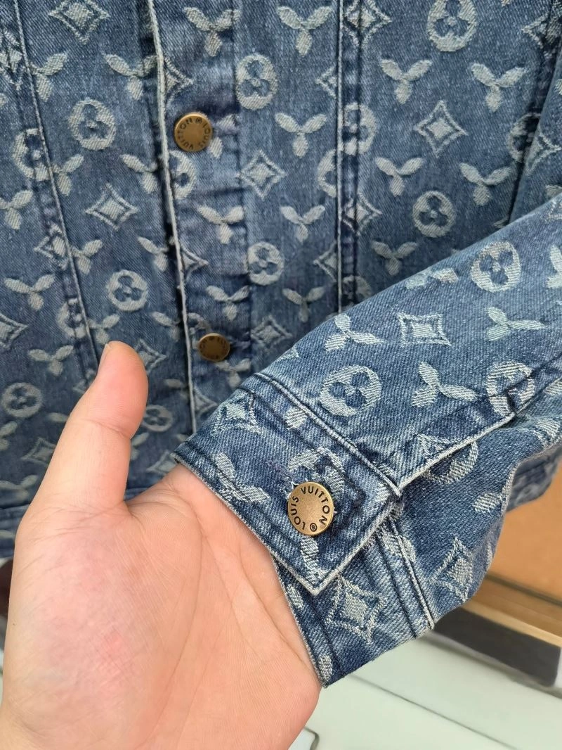 Louis Vuitton Outwear MultiPurpose 136634