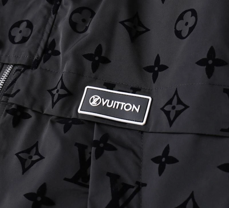 Comfortable Louis Vuitton Outwear 136632