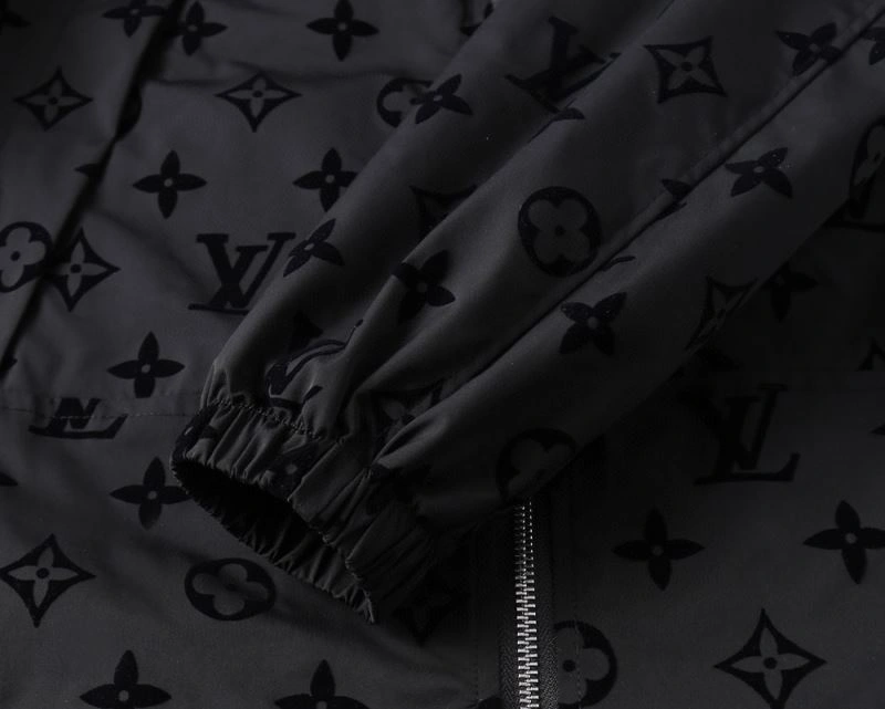 Comfortable Louis Vuitton Outwear 136632