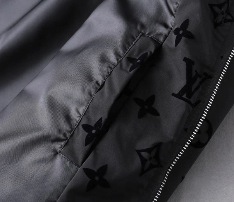 Comfortable Louis Vuitton Outwear 136632