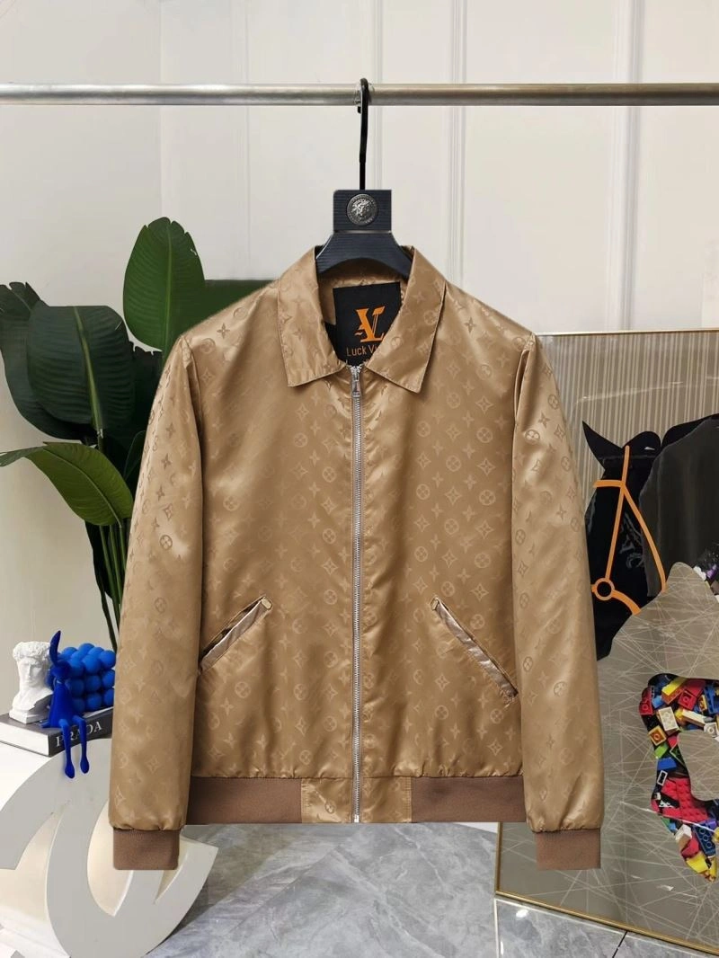 Compact Louis Vuitton Outwear 136633