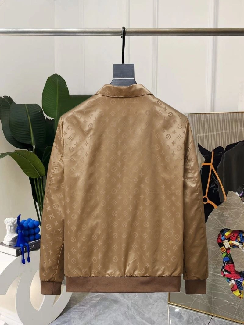 Compact Louis Vuitton Outwear 136633