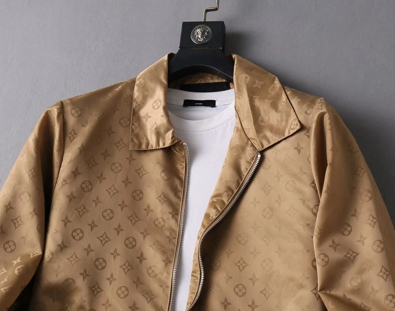 Compact Louis Vuitton Outwear 136633