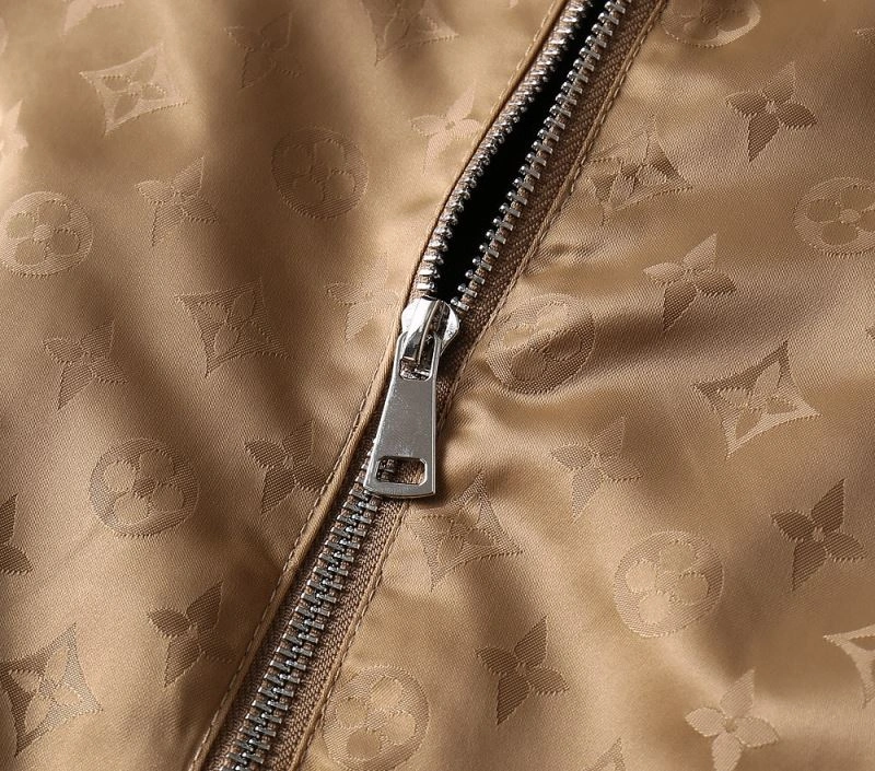 Compact Louis Vuitton Outwear 136633