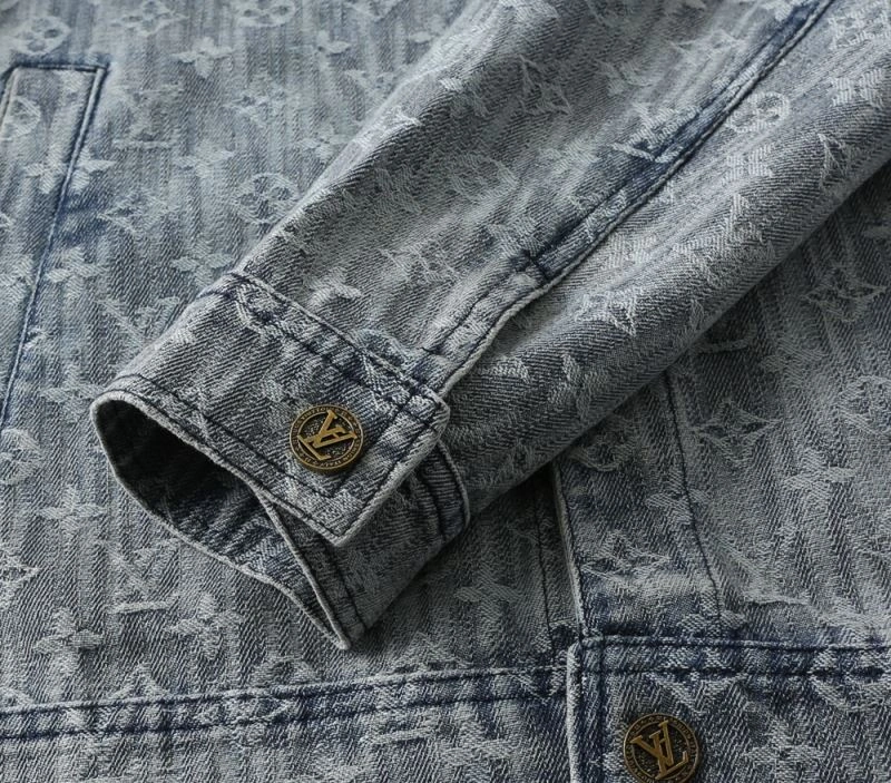 Sleek Louis Vuitton Outwear 136623