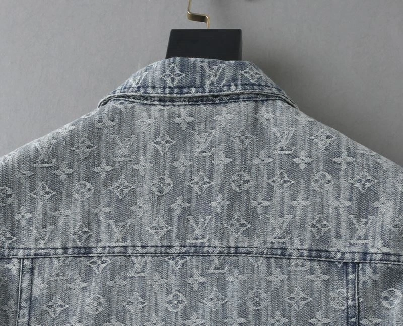 Sleek Louis Vuitton Outwear 136623
