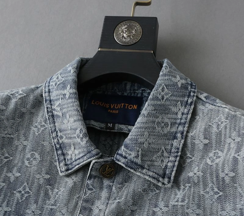 Sleek Louis Vuitton Outwear 136623