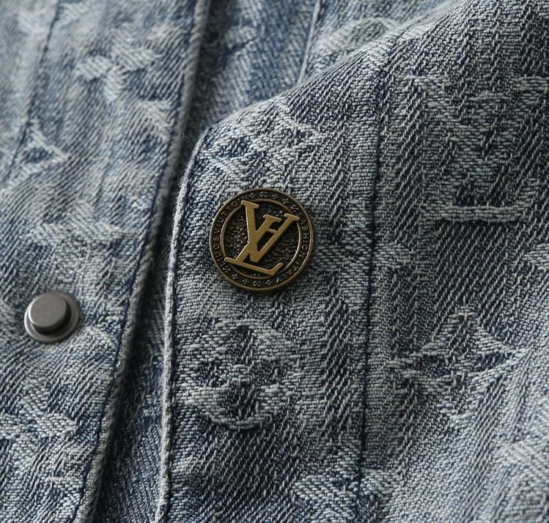Sleek Louis Vuitton Outwear 136623