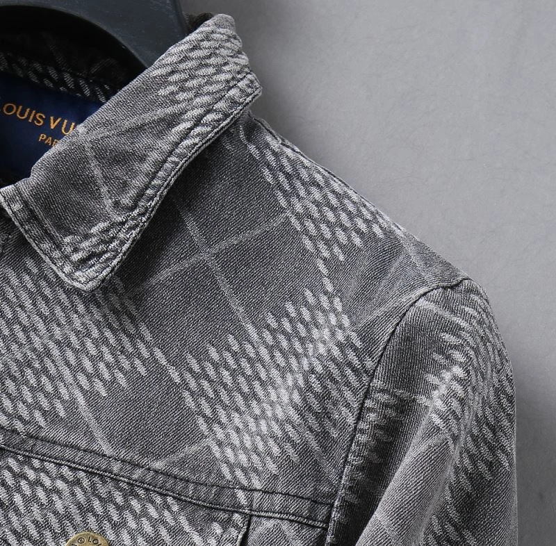 Elegant Louis Vuitton Outwear 136608