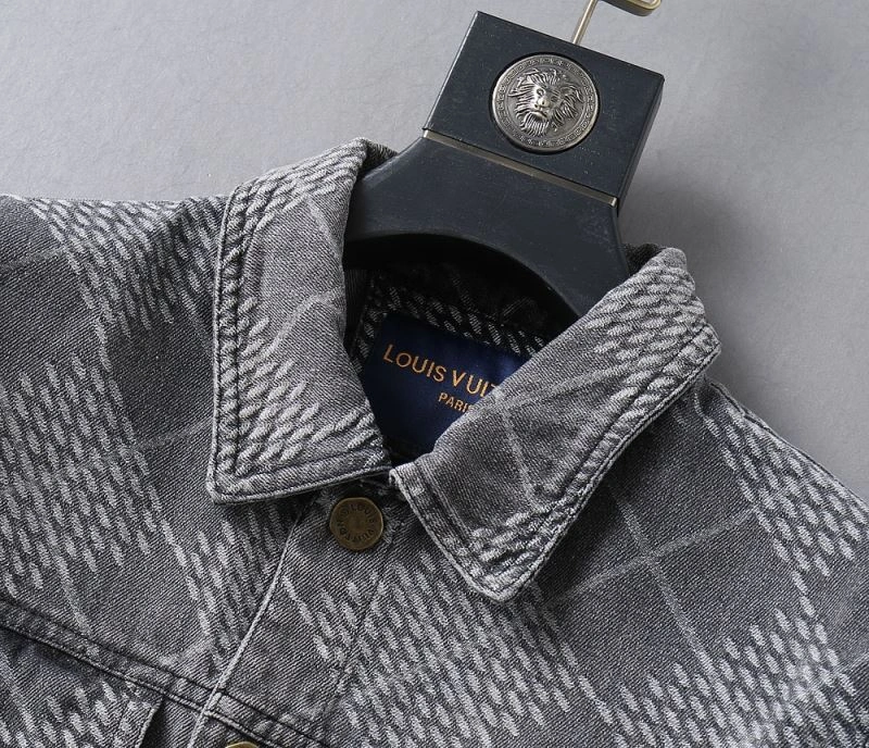 Elegant Louis Vuitton Outwear 136608