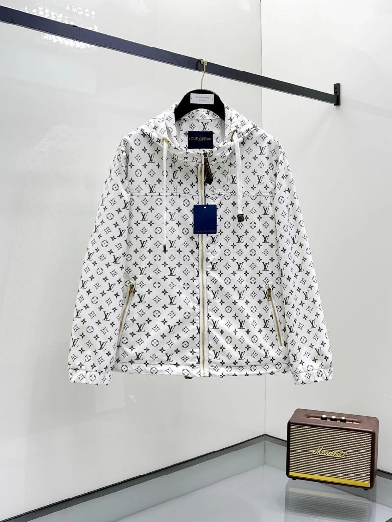 Tailored Louis Vuitton Outwear 136603