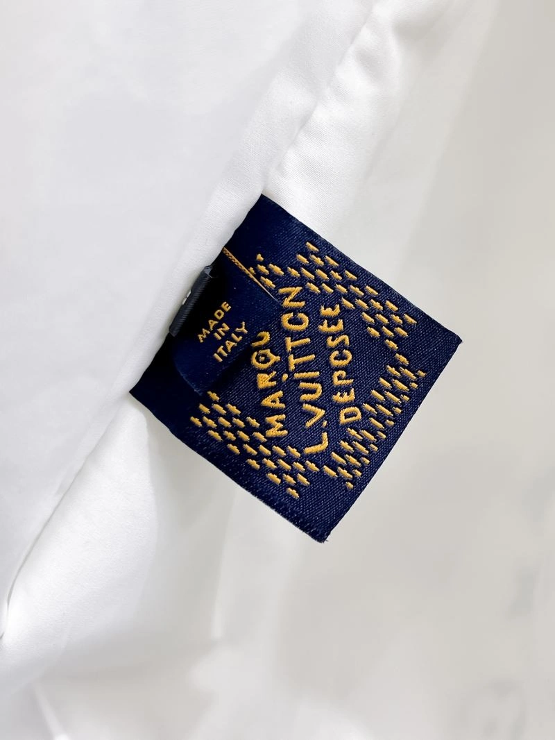 Tailored Louis Vuitton Outwear 136603