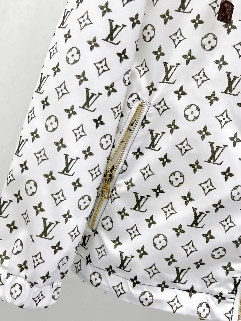Tailored Louis Vuitton Outwear 136603
