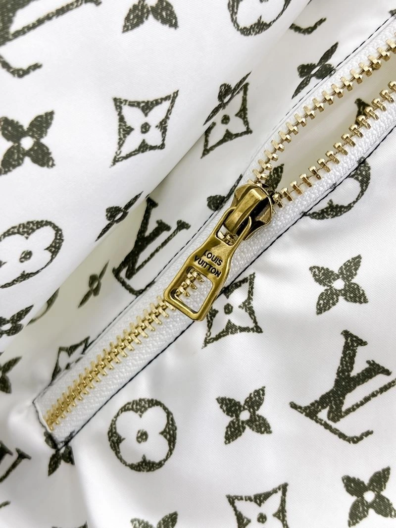 Tailored Louis Vuitton Outwear 136603
