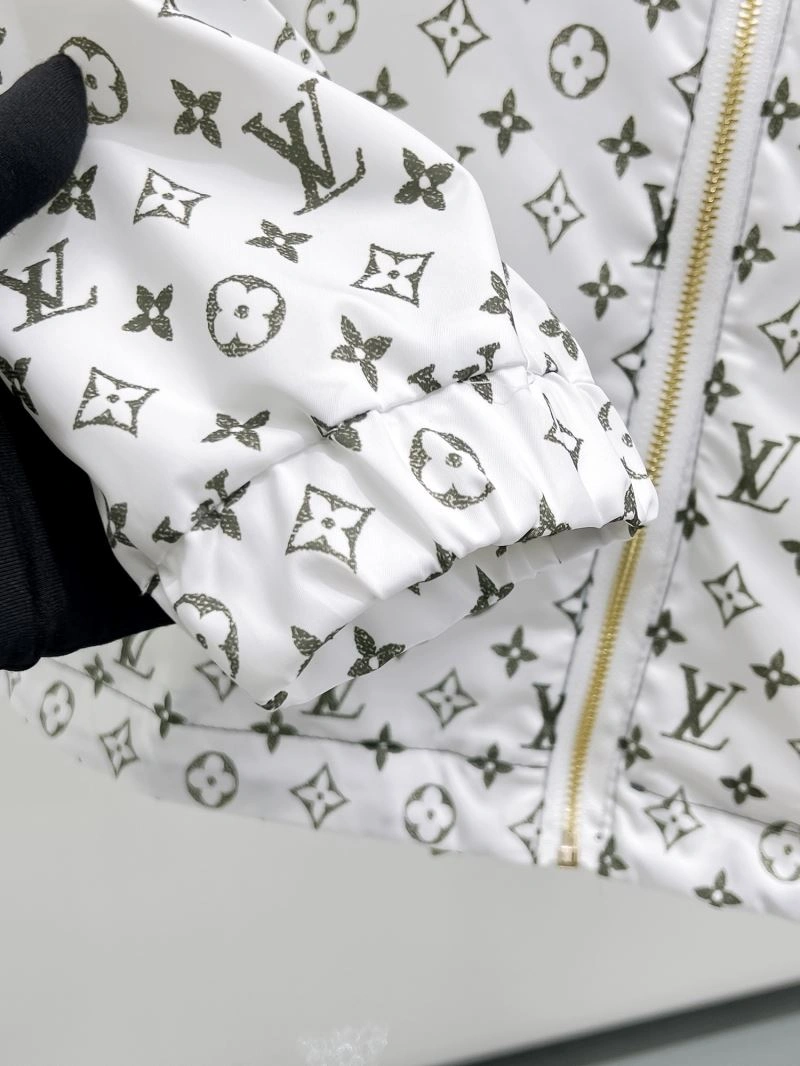 Tailored Louis Vuitton Outwear 136603