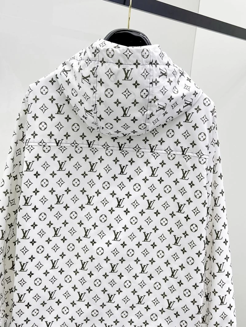 Tailored Louis Vuitton Outwear 136603