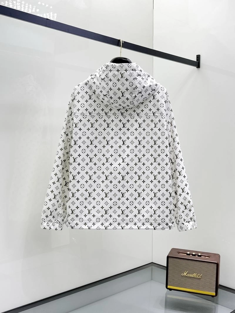 Tailored Louis Vuitton Outwear 136603