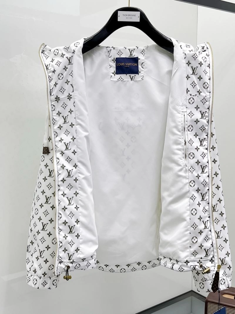Tailored Louis Vuitton Outwear 136603
