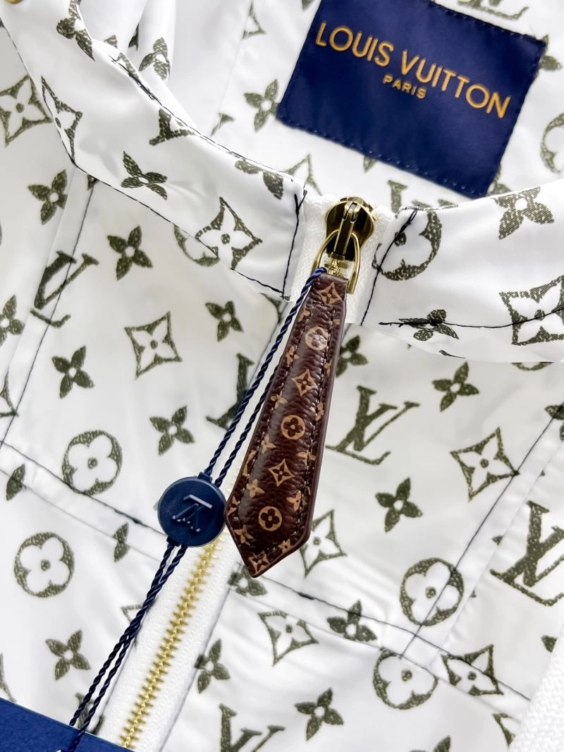 Tailored Louis Vuitton Outwear 136603