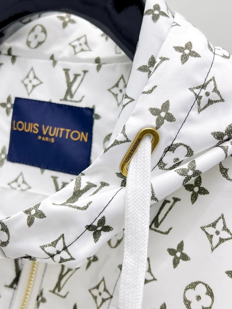 Tailored Louis Vuitton Outwear 136603