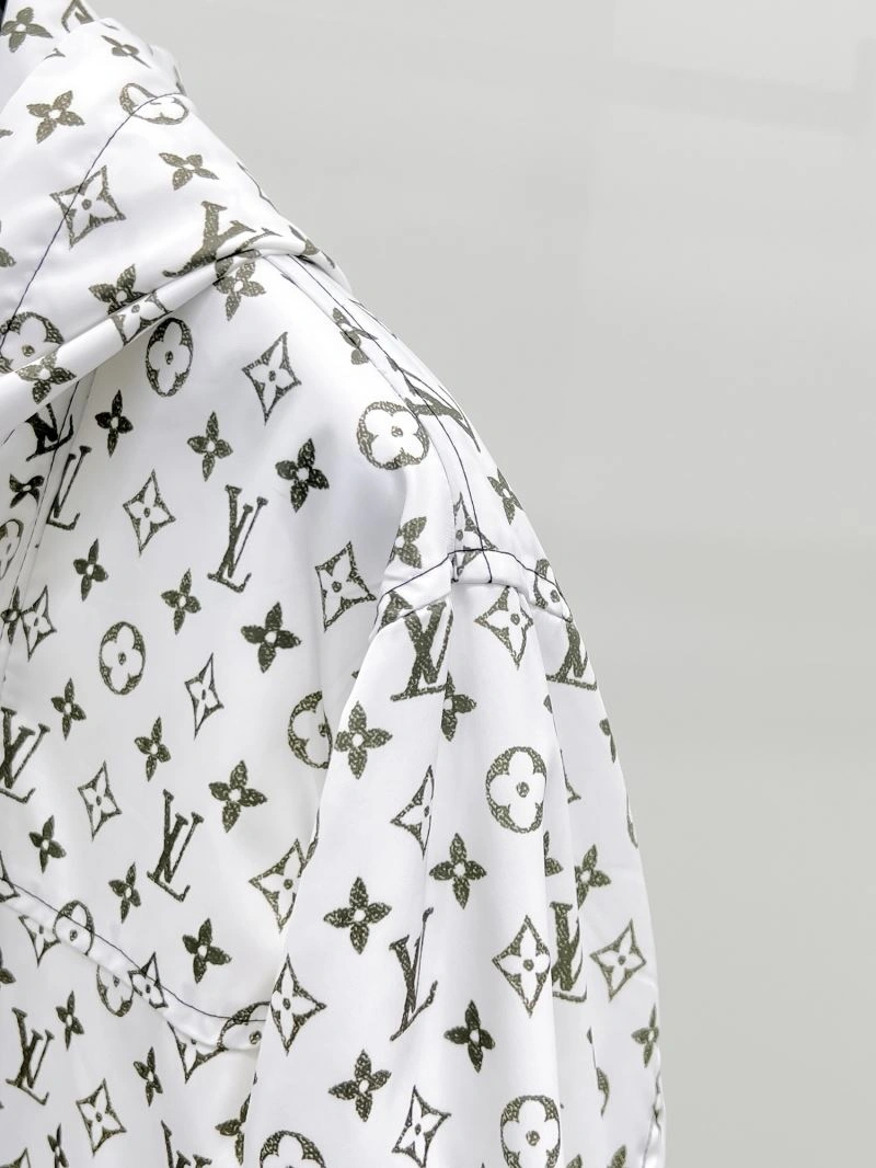 Tailored Louis Vuitton Outwear 136603