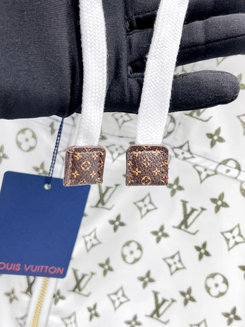 Tailored Louis Vuitton Outwear 136603