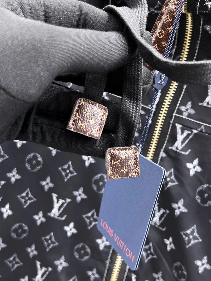 Louis Vuitton Outwear Snug 136604