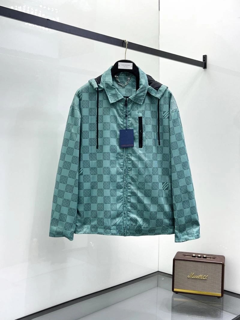 Refined Louis Vuitton Outwear 136605