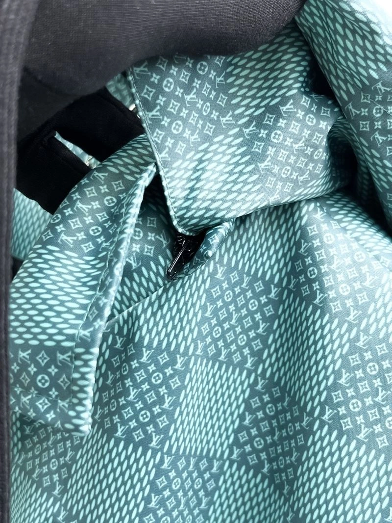 Refined Louis Vuitton Outwear 136605